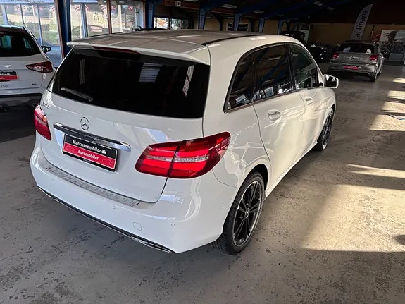 Mercedes-Benz B200 2017 photo 3