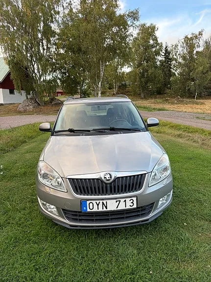 Skoda Fabia 2012 photo 2