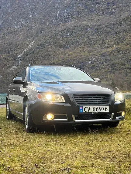 Volvo V70 2013 photo 2