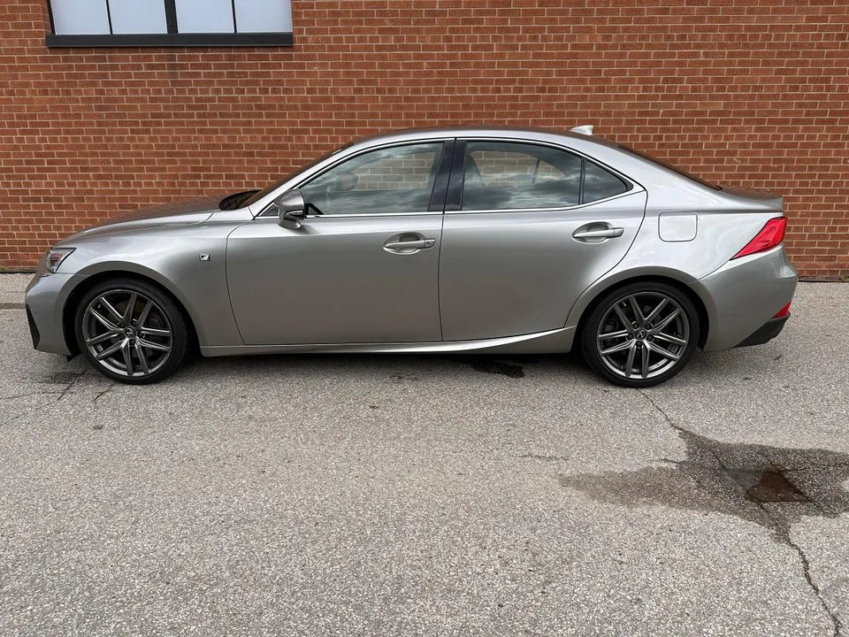 Lexus Is 300 2019 photo 4