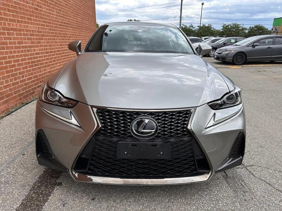 Lexus Is 300 2019 photo 3