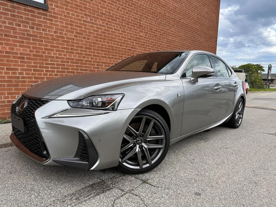 Lexus Is 300 2019 photo 2