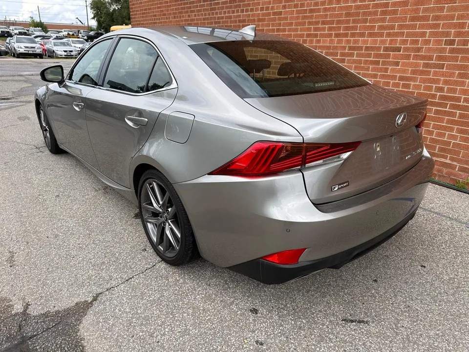 Lexus Is 300 2019 photo 5