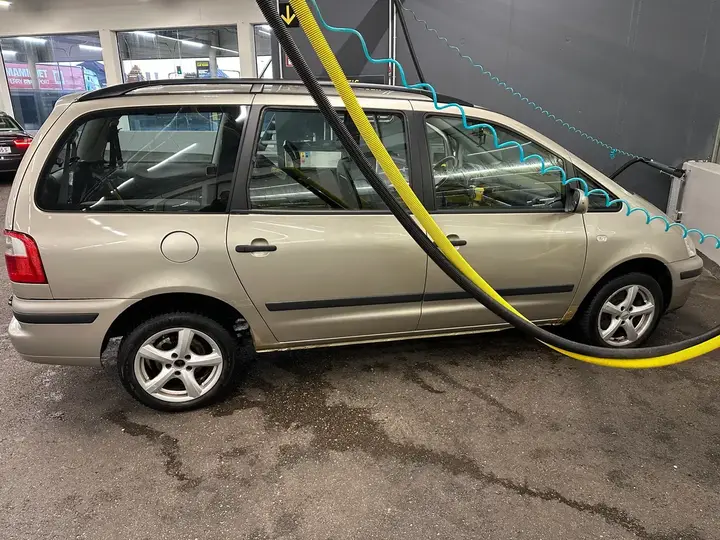 Ford Galaxy 2005 photo 3