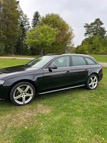 Audi A4 2010 photo 2