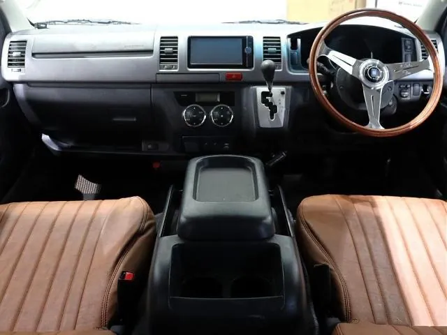 Toyota Hiace 2013 photo 4