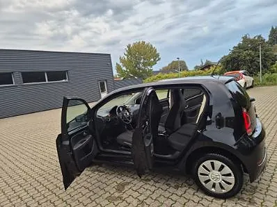 Volkswagen Up 2018 photo 2