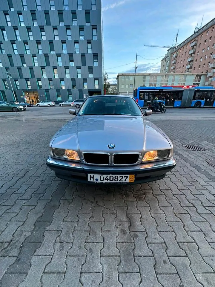 BMW E38 728I