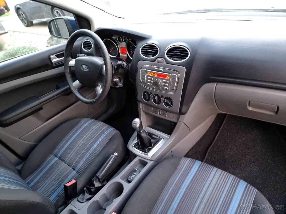 Ford Focus 2010 photo 2