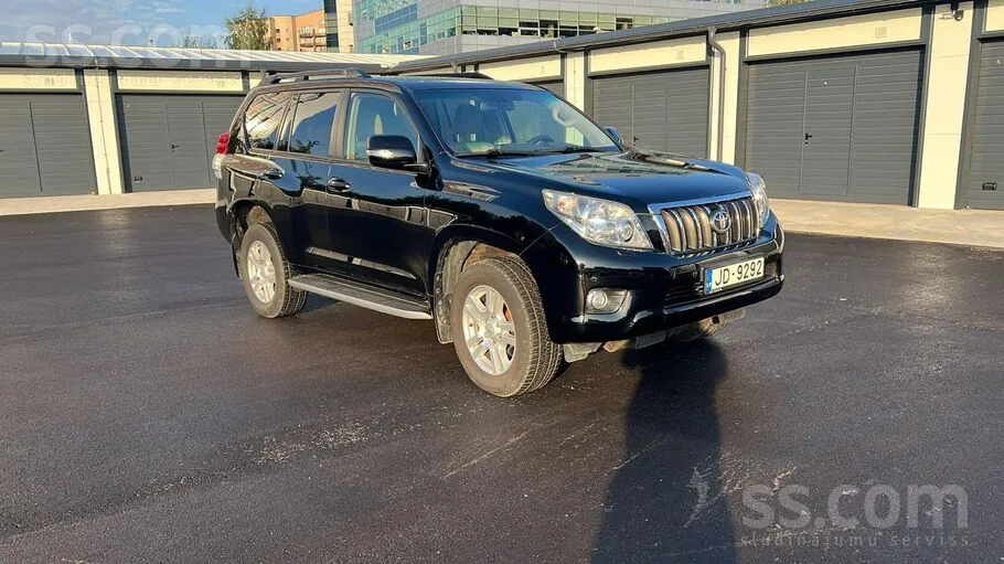 Toyota Land Cruiser 2013 photo 2