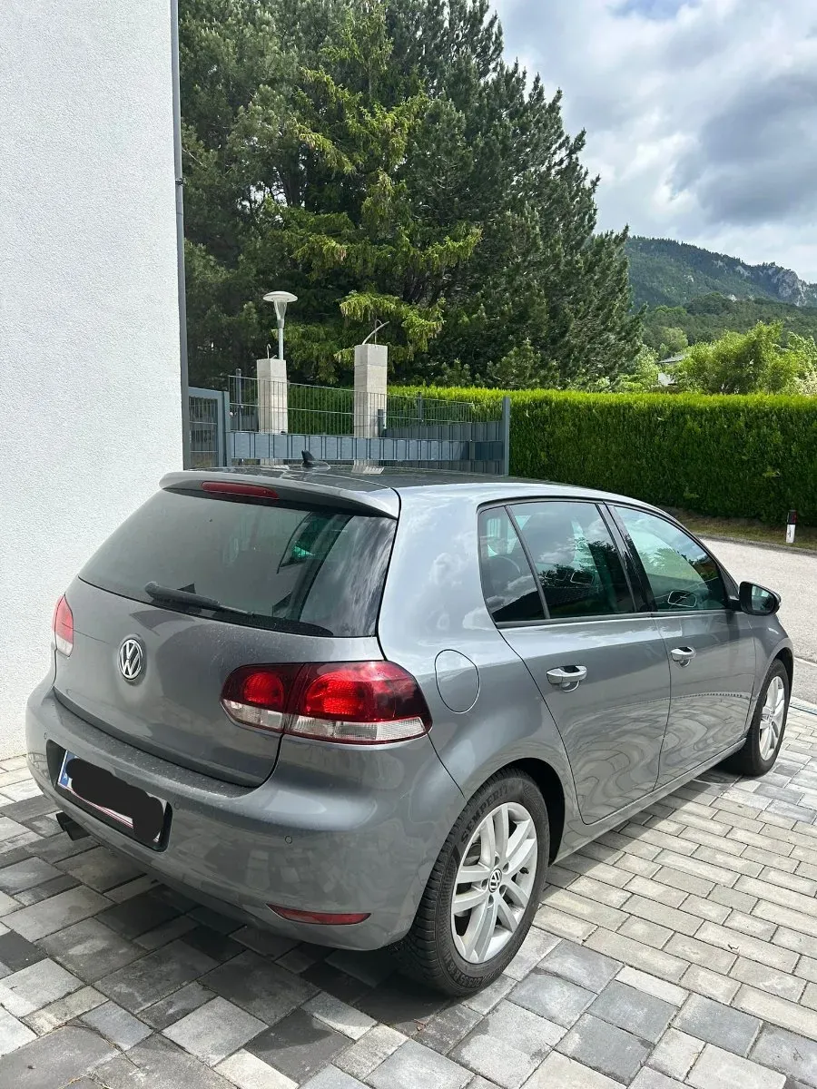 Volkswagen Golf 2010 photo 2