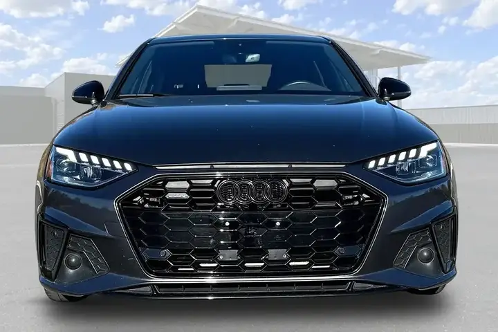 Audi A4 2023 photo 2