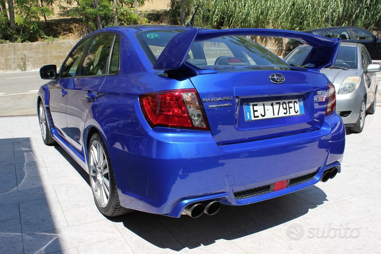 Subaru Wrx Sti 2011 photo 2