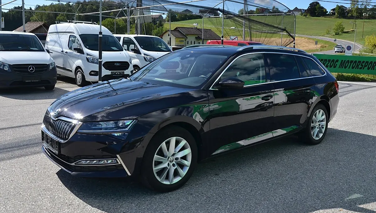 Skoda Superb 2022 photo 2