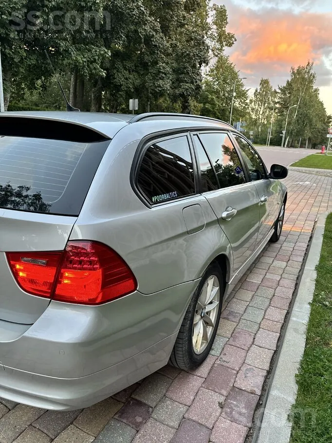 BMW E91 2010 photo 3
