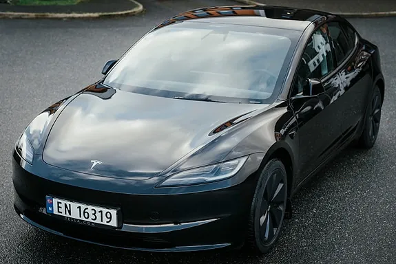 Tesla Model 3 2025 photo 5