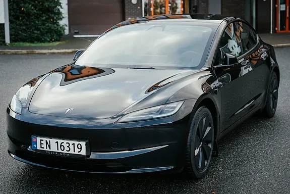 Tesla Model 3 2025 photo 4