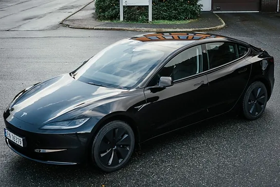 Tesla Model 3 2025 photo 3