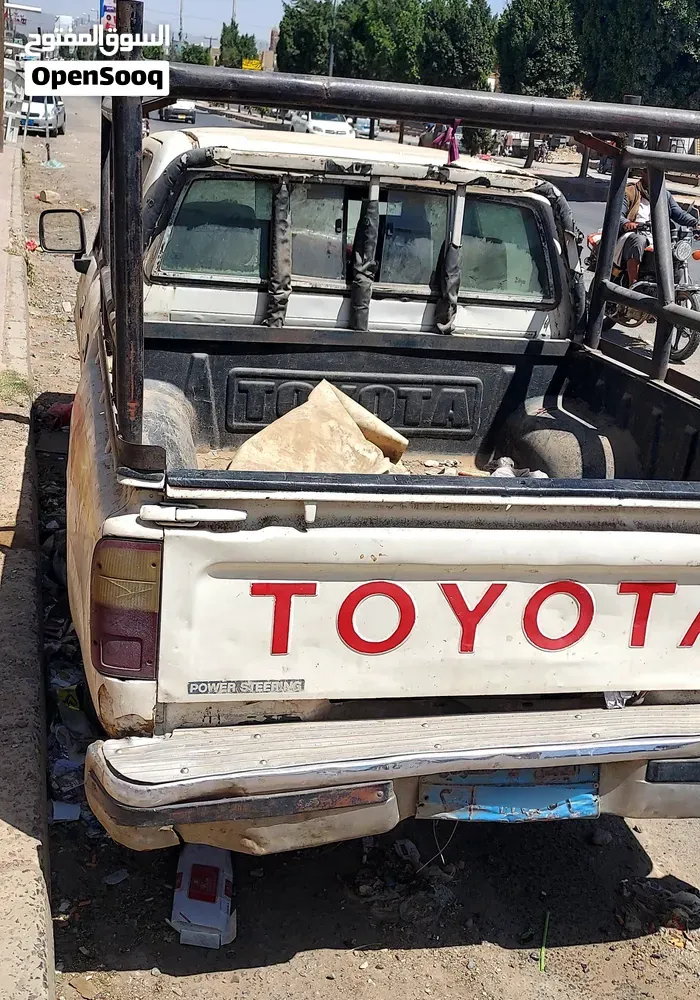 Toyota Hilux 2004 photo 2