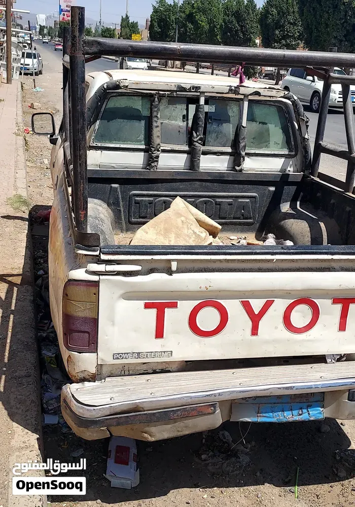 Toyota Hilux 2004 photo 3