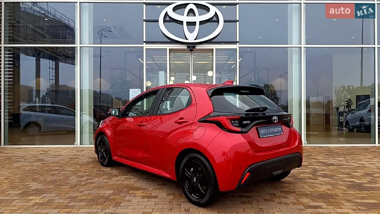 Toyota Yaris 2023 photo 2