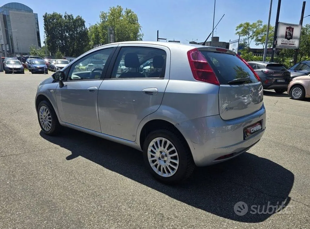 Fiat Grande Punto 2009 photo 3