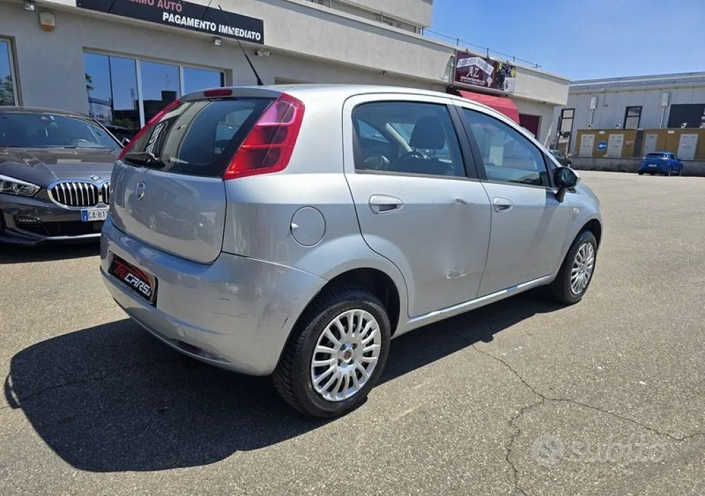 Fiat Grande Punto 2009 photo 2