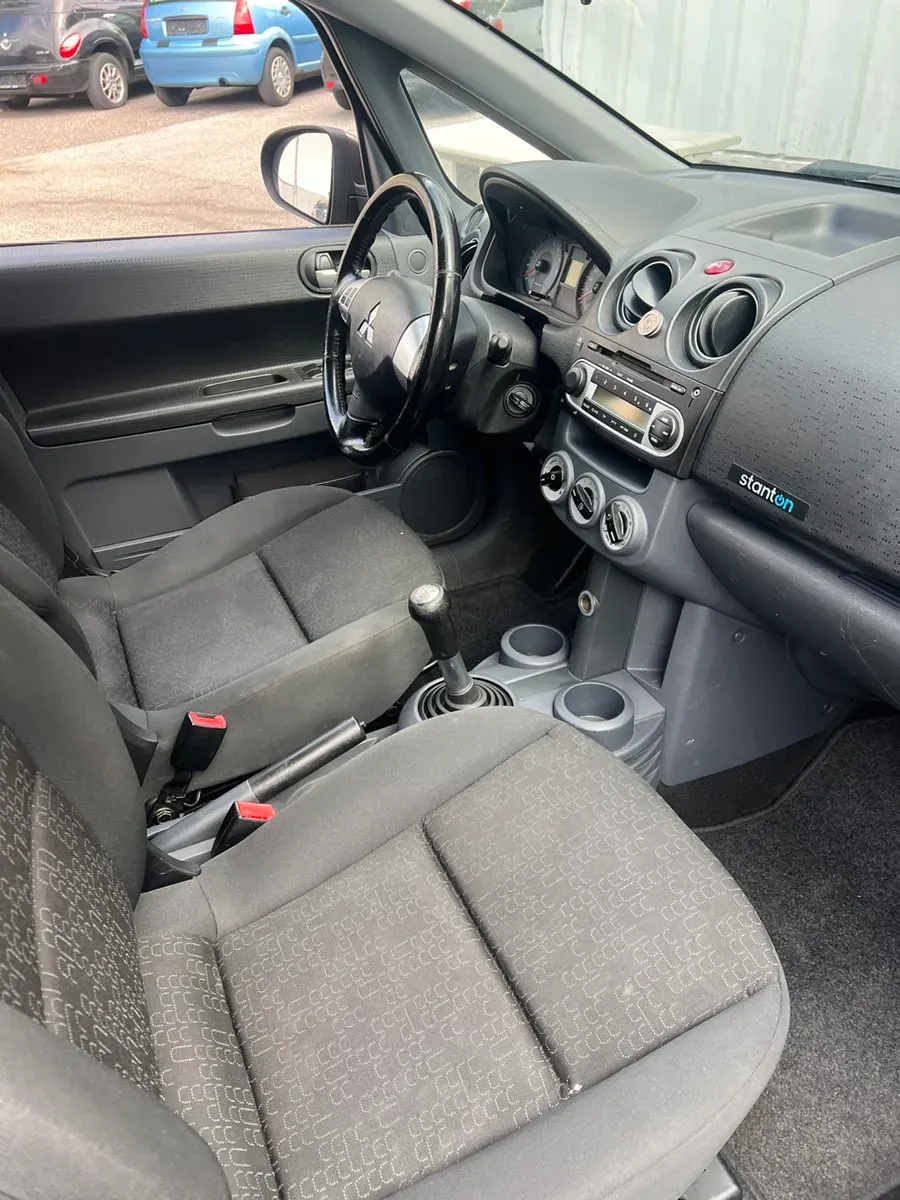 Mitsubishi Colt 2012 photo 2