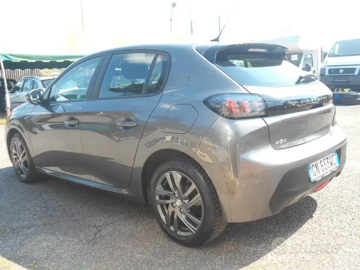 Peugeot 208 2021 photo 2