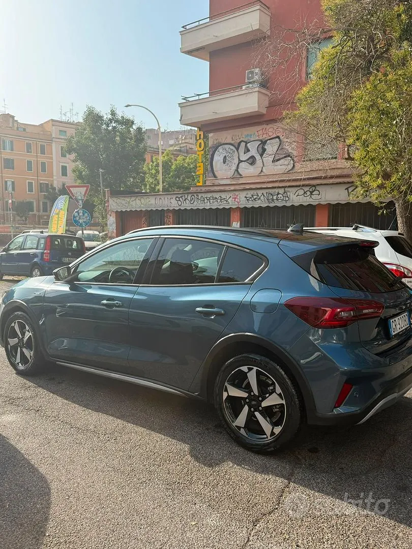 Ford Focus 2023 photo 3