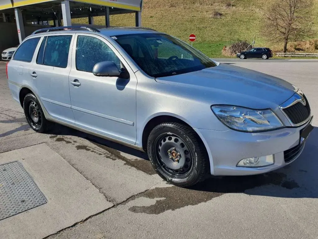 Skoda Octavia 2009 photo 2