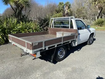 Nissan Navara 1996 photo 4