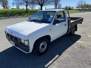 Nissan Navara 1996 photo 3