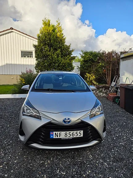 Toyota Yaris 2017 photo 2
