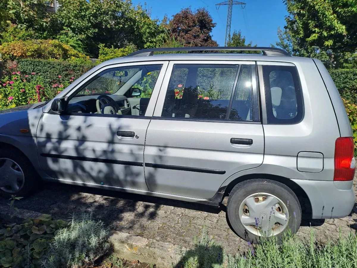 Mazda Demio 2000 photo 3