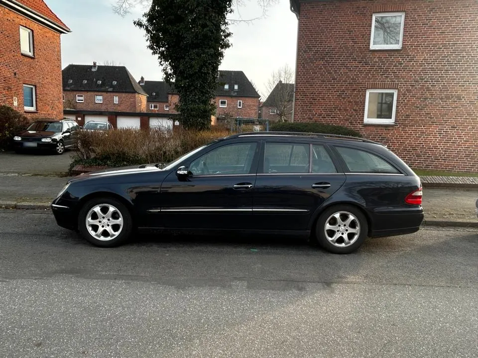 Mercedes-Benz W211