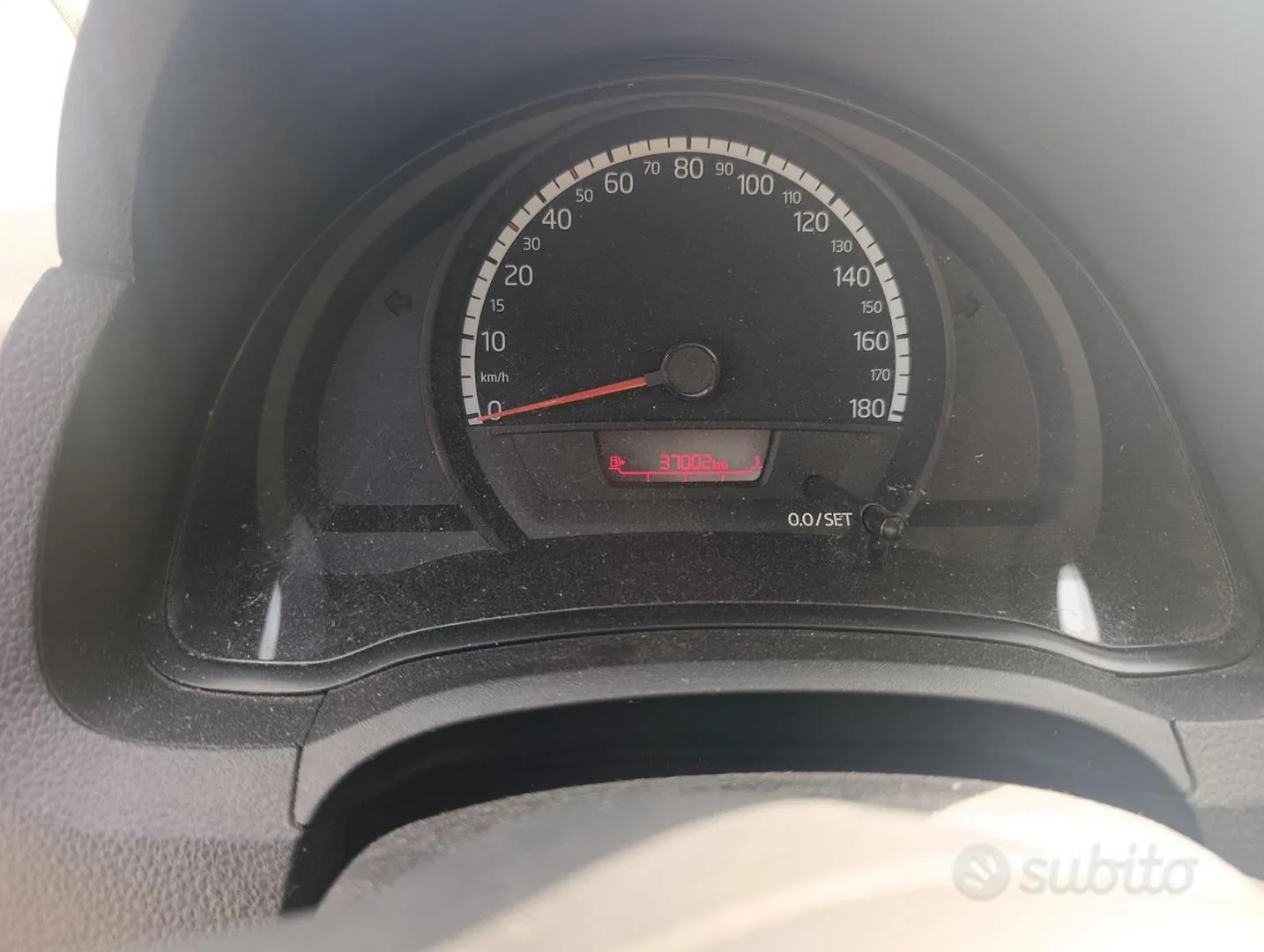 Volkswagen Up 2014 photo 5