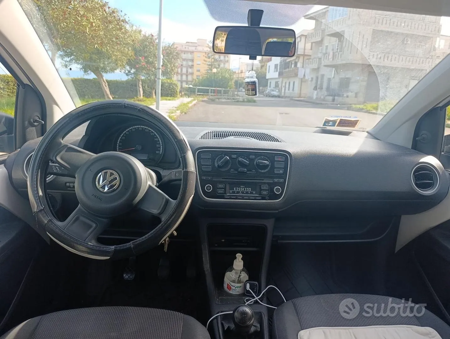 Volkswagen Up 2014 photo 4