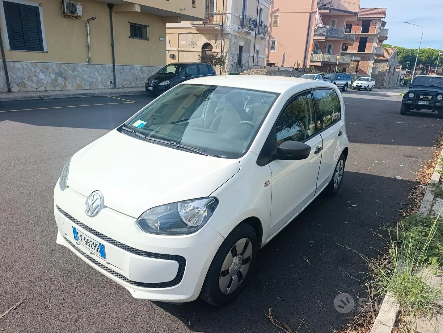 Volkswagen Up 2014 photo 3