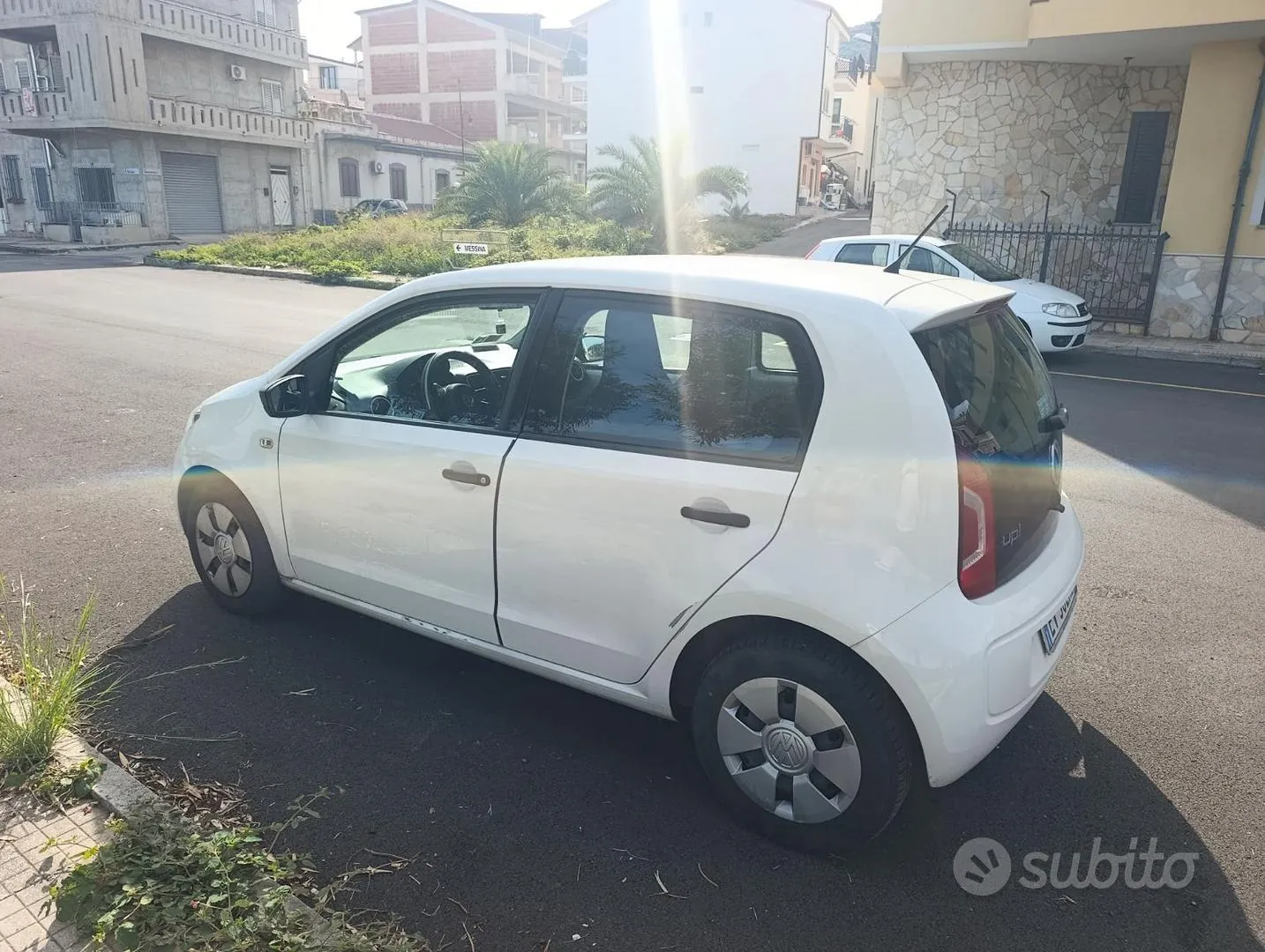 Volkswagen Up 2014 photo 2