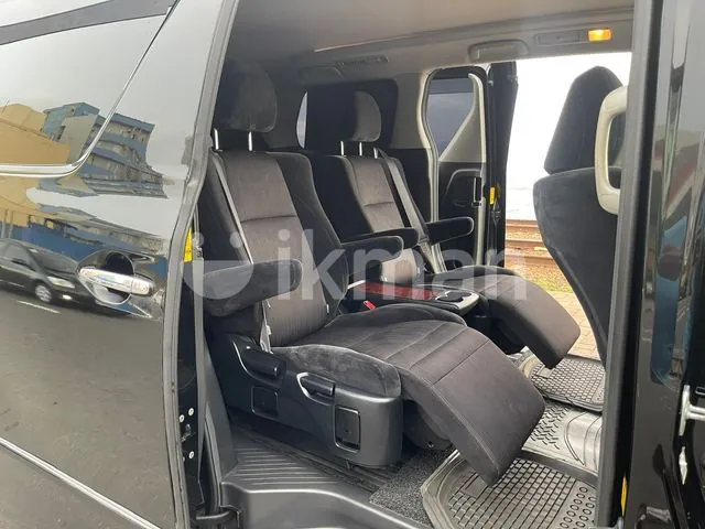 Toyota Vellfire 2011 photo 3