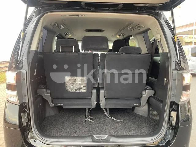 Toyota Vellfire 2011 photo 4