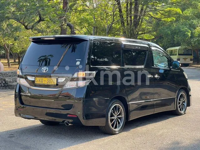 Toyota Vellfire 2011 photo 2