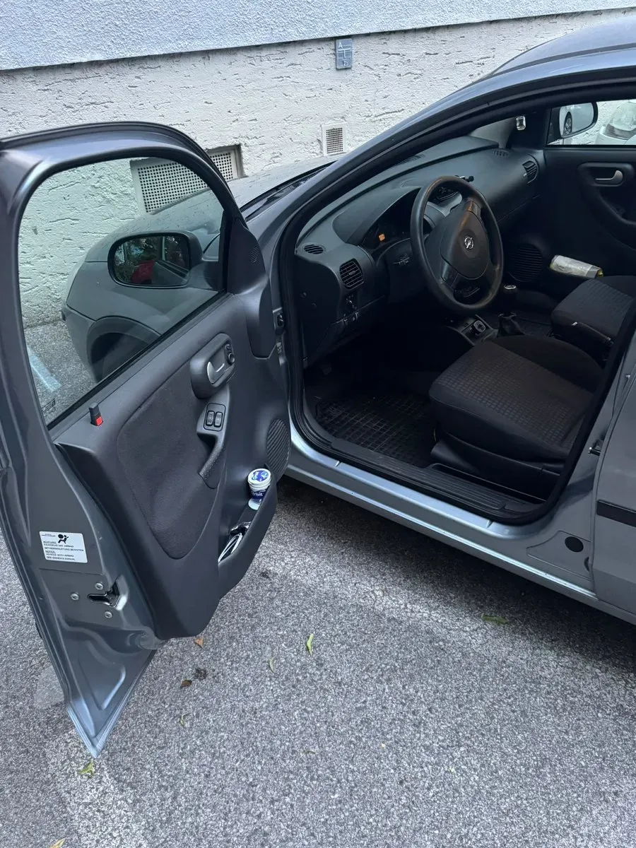 Opel Corsa 2004 photo 2