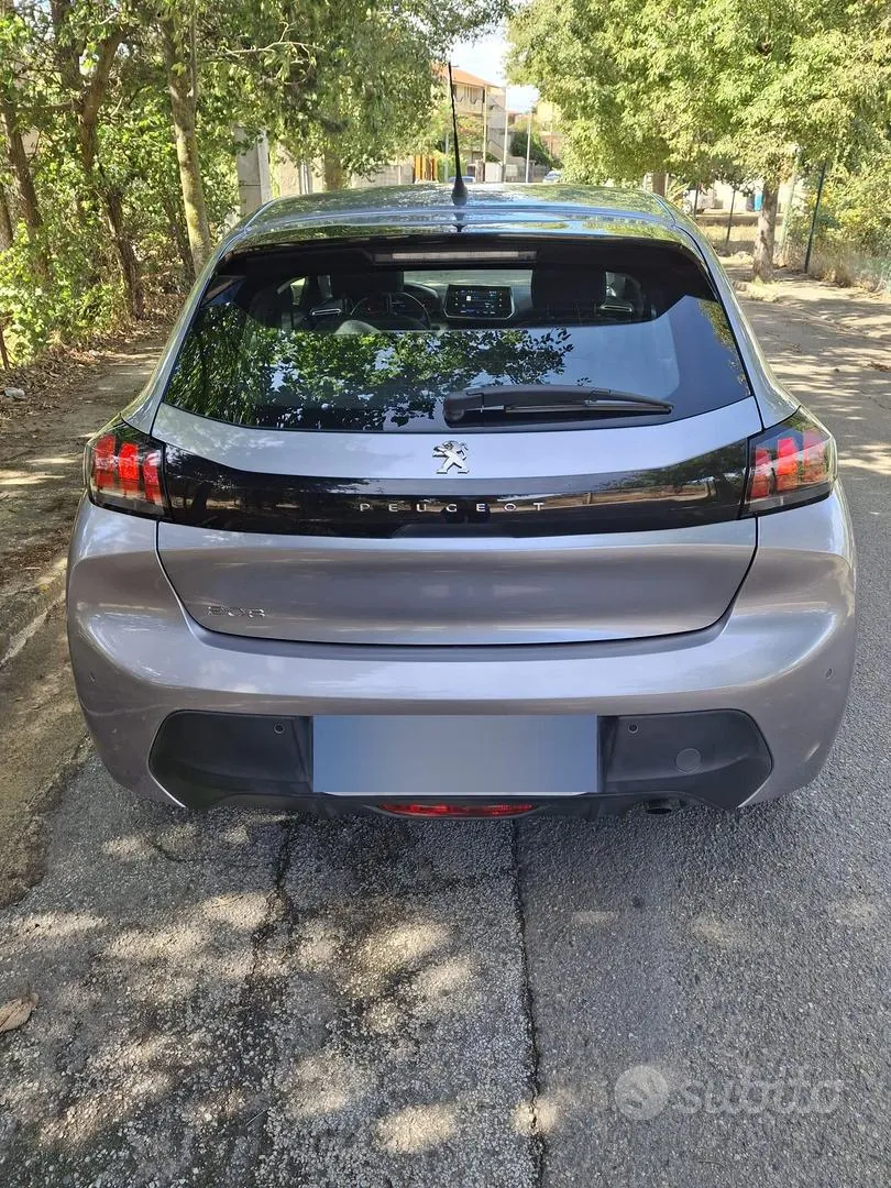 Peugeot 208 2021 photo 3