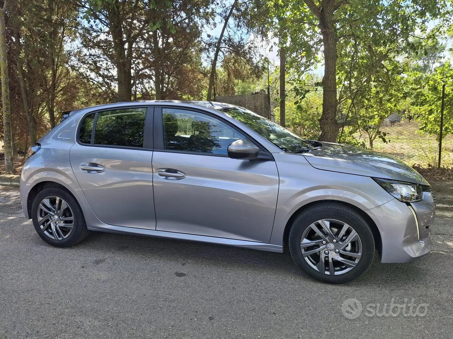 Peugeot 208 2021 photo 2