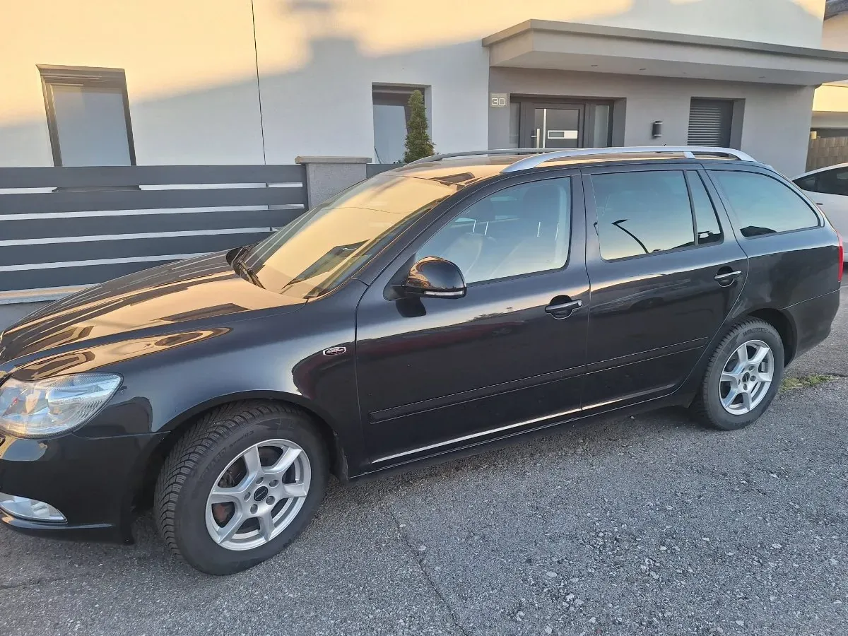 Skoda Octavia 2012 photo 2