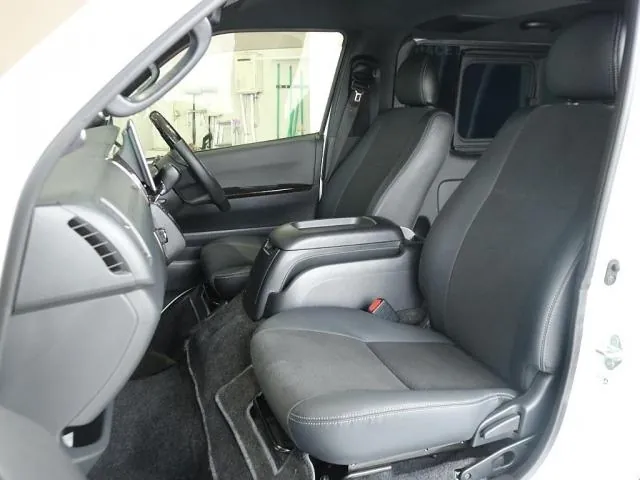 Toyota Hiace 2022 photo 2