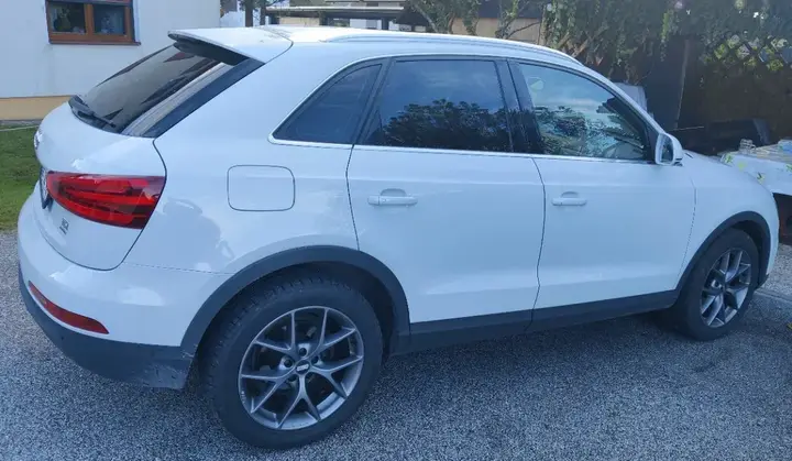 Audi Q3 2013 photo 2