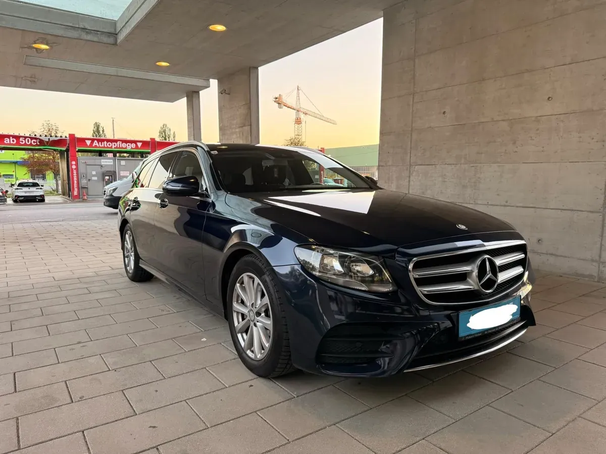 Mercedes-Benz E-Class 2017 photo 2
